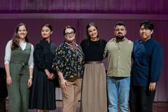 Loppukilpailuun valitut laulajat. Vasemmalta Josipa Bilić, Jingjing Xu, Justyna Khil, Kathrin Lorenzen, Aksel Daveyan, Junho Hwang.