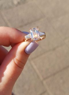 Kultasepät Andreasenin uusi Elizabeth-timanttisormus