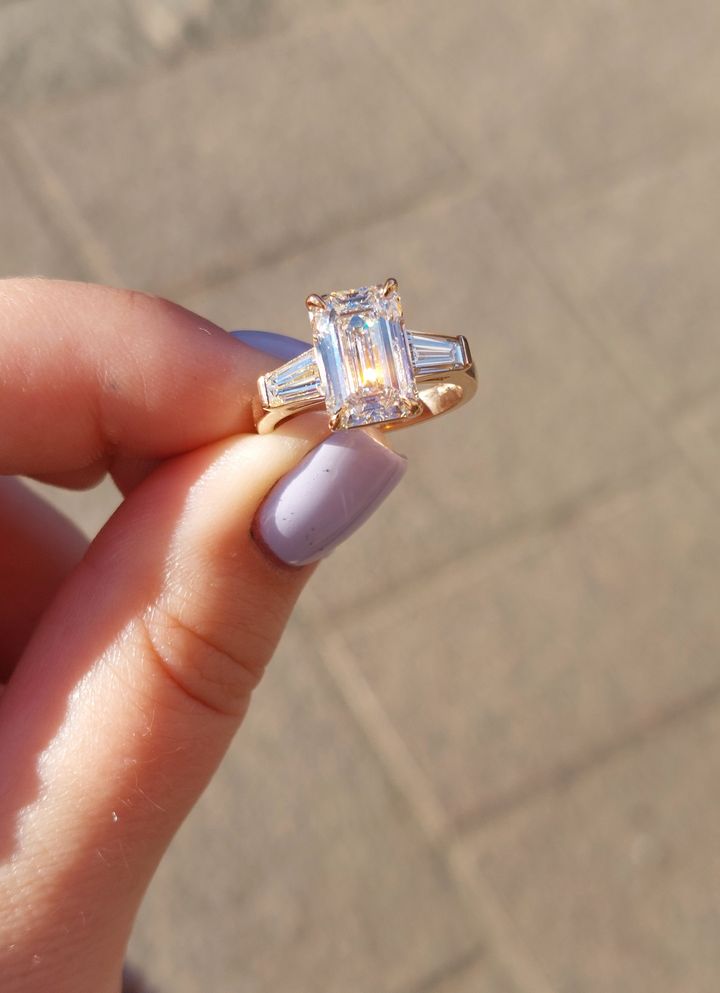 Kultasep%E4t%20Andreasenin%20uusi%20Elizabeth-timanttisormus