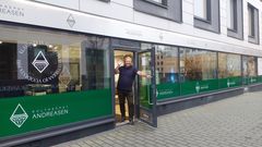 Kultasepät Andreasenin uudet toimitilat ja yrittäjä Jussi Andreasen