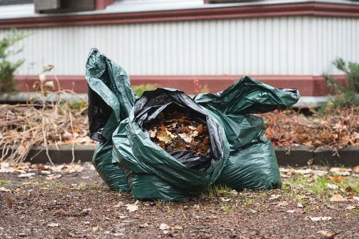Sadevesikourujen%20puhdistus%20osana%20vuosihuoltoa