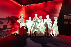 Sodan ja rauhan keskus Muistin näyttelyissä historia keskustelee nykypäivän kanssa.