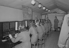 Naisvuoreen louhittu viestikeskus Lokki hoiti päämajan kaiken viestiliikenteen jatkosodan aikana. Suurin osa työntekijöistä oli lottia.