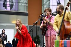 Pikku Papun orkesteri esiintyi veteraaniviikon perhepäivässä.