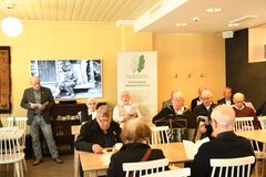 Mikkelin veteraanien perinnekuoro veti lämminhenkisen yhteislaulutilaisuuden Kahvila-ravintola Rauhassa.