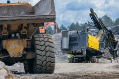 Datakeskusten rakentaminen luo uudenlaisia työmahdollisuuksia infra-alalle