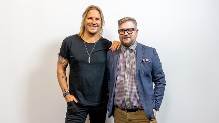 Tv-juontaja Sami Kuronen ja Tjäreborgin Brand Manager Hannu Sääskilahti.