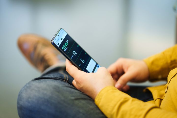 Porrastuksen jälkeenkin ansiopäiväraha on kuitenkin lähes aina suurempi kuin Kelan peruspäiväraha.