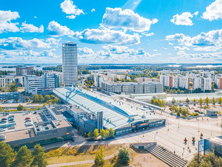 Urban Partners, yhteisen vision ympärille koottu sijoitusalusta, on kerännyt 263 miljoonaa euroa pitkän aikavälin Nrep Income+ -rahastoon. Tuoreen varainhankintakierroksen myötä rahaston suuruus kasvaa 1,85 miljardiin euroon. Rahasto keskittyy erityisesti modernin logistiikan, vuokra-asumisen ja hoivakiinteistöihin Pohjoismaissa