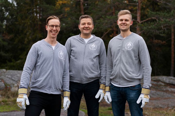 Hiisin puupäät eli yrittäjät Kokkokalliolla Vihdissä - Markus Veikkolainen, Ari Lapveteläinen ja Niklas Eriksson