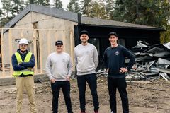 Kari Vuorma, Hiisin kiinteistömestari Niilo Honkala, Niklas Eriksson ja Markus Veikkolainen