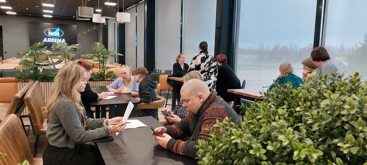29.4. IKH Areena ryhmätehtävän työstöä
