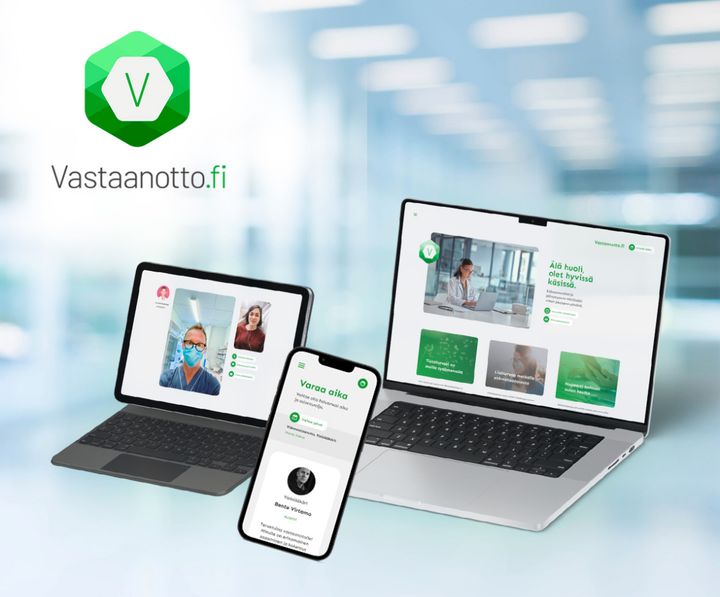 Kolme laitetta, tabletti, älypuhelin ja kannettava tietokone, joissa on Vastaanotto.fi-verkkosivu avoinna.