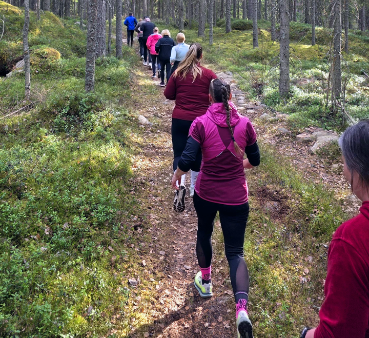 Luontoliikuntatiistait houkuttelivat runsaasti polkujuoksijoita ja -kävelijöitä Lakkaharjun ja Kaaponharjun maastoihin.