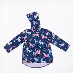 Lasten takki, jossa oli laboratoriokokeiden perusteella liikaa vaaralliseksi luokiteltuja kemikaaleja.