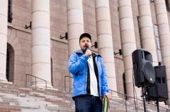 Greenpeacen Suomen maajohtaja Touko Sipiläinen puhui mielenosoituksessa. "Viiankiaavassa on lopulta kyse koko suomalaisen luonnonsuojelun pitävyydestä. Pidetäänkö sovitusta kiinni vai taivutaanko kansainvälisten kaivosyhtiöiden tahtoon?", Sipiläinen sanoi.