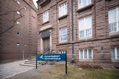 Tiilirakennus, jonka edustalla kyltti: "Kymenlaakson hyvinvointialue".