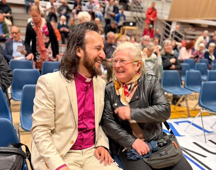 Lähetysjuhlilla kohtasivat myös Kolumbian luterilaisen kirkon piispa John Rojas ja entinen Kolumbian lähetti diakonissa Merja Rantakangas.