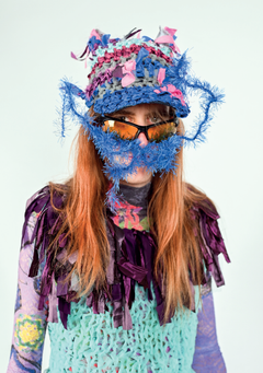 Juha Vehmaanperän Dividedby2-mallistosta 2025. Malli Juha Vehmaanperä.