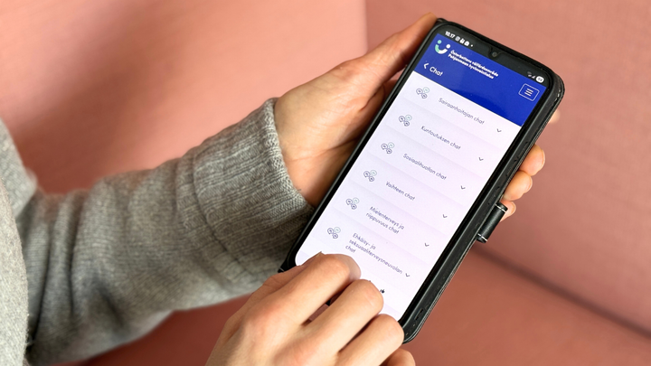 ÖVPH-sovelluksesta löydät kaikki chat-palvelumme sekä linkit kaikkiin digitaalisiin palveluihimme.
