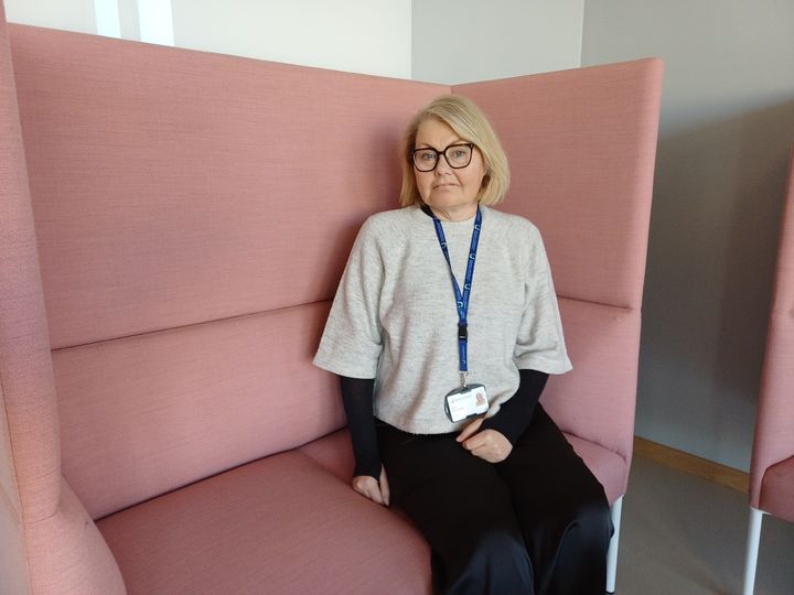 – Att det är lätt att få tag på droger via olika applikationer och attityderna till droger blivit lindrigare gör tröskeln lägre att prova, berättar projektkoordinator Anu Hiironniemi.