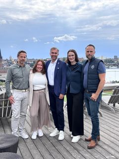 Nicklas Söderholm Noora Haverinen John Filipiak Wallderin Marleena Härkönen Erik Hollertz. Miehet OMT Groupista ja naiset Welado Groupista.