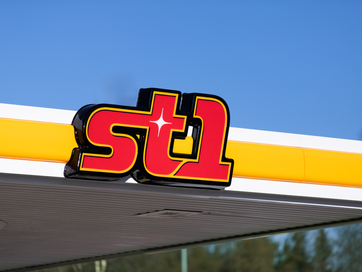 St1 logo