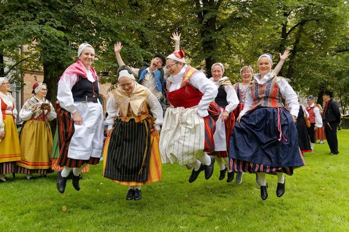 Kansantanssia. Kuva: Esko Malinen