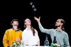 The Nordic Council tuo Salon sirkusfestivaalille esityksensä Häppy Hour.