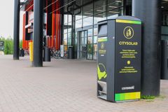 Lehtovuoren oma aurinkoenergialla toimiva älyroska-astia CitySolar 120 hyödyntää tekoälypohjaista pilvipalvelua jätehuollon tehostamiseen.