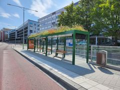 Kaupan myötä Lehtovuoren tarjonnassa on mm. Tejbrantin viherkatolla varustettu SHARP-katos, joka sijaitsee kuvassa Örebron kulttuurikorttelissa Ruotsissa.