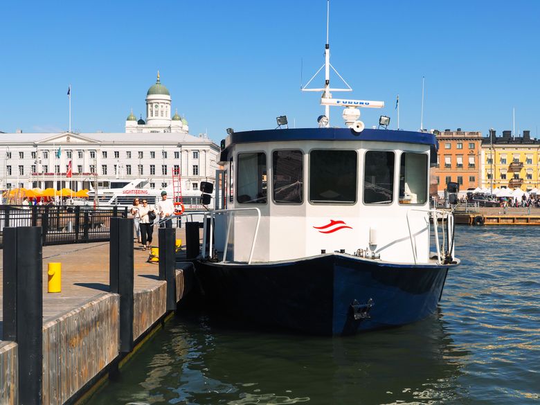FRS Finlandin vesibussi Helsingin Kauppatorilla