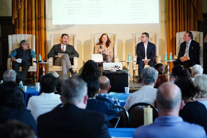Presentation of the 2026 Berggruen Governance Index: On 6 May in Los Angeles, the following individuals discussed the findings of the study (from left): Vinay Lai (Professor of History, UCLA), Michael Storper (Distinguished Professor of Urban Planning, UCLA), Stella Ghervas (Professor of History, UCLA) and the two authors of the study, Joseph Saraceno and Prof. Helmut Anheier (both from UCLA’s Luskin School of Public Affairs). Democracy News Alliance / Jordan Strauss/AP for DNA.