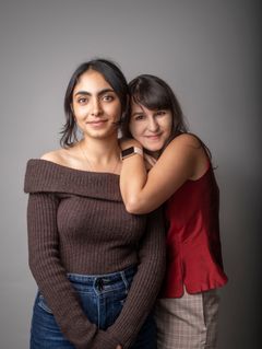 Tala Albanna (vas.) ja Michelle Amzalak