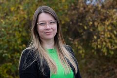 Kuvassa Yle Sápmin uusi vastaava toimittaja Linnea Rasmus.