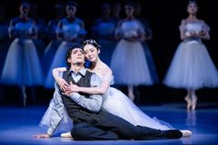 Gisellen päärosan esittäjät Martin Nudo ja Seo Yeun Kim.