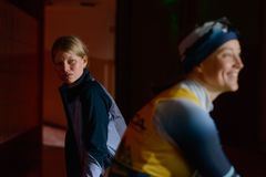 Roosa Söderholm (roolinimi Anna) ja Sannah Nedergård (Maria) rooleissaan Kylmässä kaudessa.