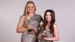 Kultaisen Venlan juontajat Jenni Poikelus ja Jasmin Beloued.