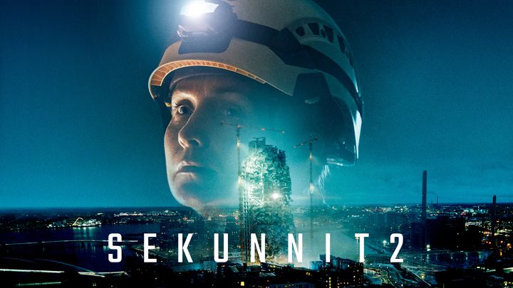 Onnettomuustutkija Marita Kaila (Leena Pöysti) kypärä päässään ja sarjan logo.