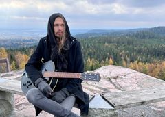 Swallow The Sun -yhtyeen Juha Raivio.