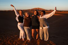 Au pairit Sabina, Rebecca, Helin ja Kiara.