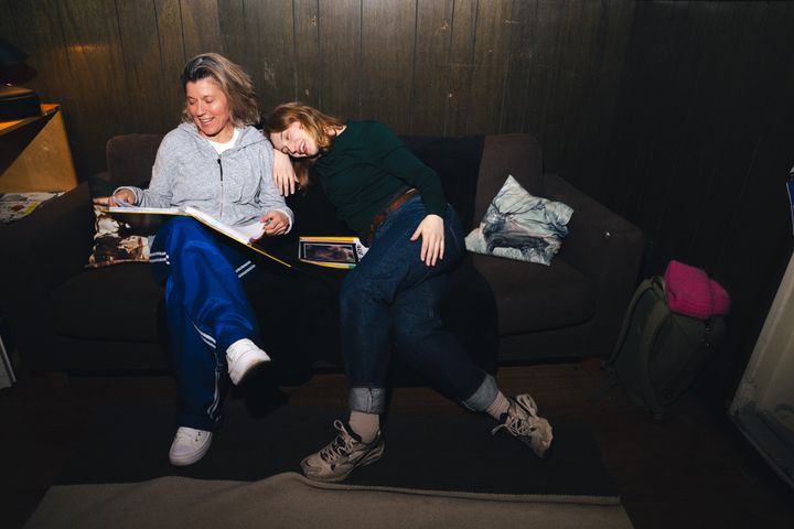 Ohjaaja%20Marja%20Pyykk%F6%20ja%20n%E4yttelij%E4%20Saga%20Sarkola.