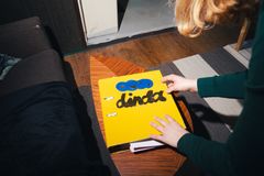 Linda Ihmemaassa -käsikirjoitus.