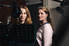 Saga Sarkola ja Jonna Järnefelt.