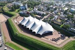 Hamina Bastioni on tapahtuma-areena historiallisessa linnoitusmiljöössä. Haminaan ovat linnoituksia rakentaneet niin ruotsalaiset kuin venäläiset joukot 1700-luvulta lähtien.