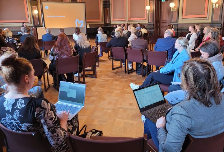 Aluevaltuusto koolla seminaarissaan Hämeenlinnan Raatihuoneella 26.9.2025