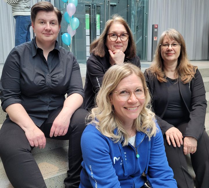 Systeemitasoisen vaikuttavuuden arviointi hyvinvointialueilla -hankkeen tutkijat Taina Tarkiainen, Ilona Rönkkö, Nina Rajainmäki ja edessä tieto- ja vaikuttavuusjohtaja Katja Antikainen.