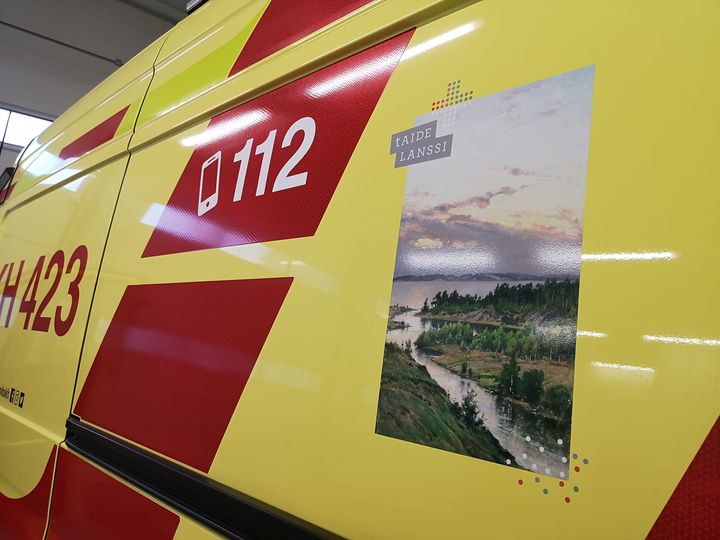 Kuvassa Kanta-Hämeen pelastuslaitoksen ambulanssi