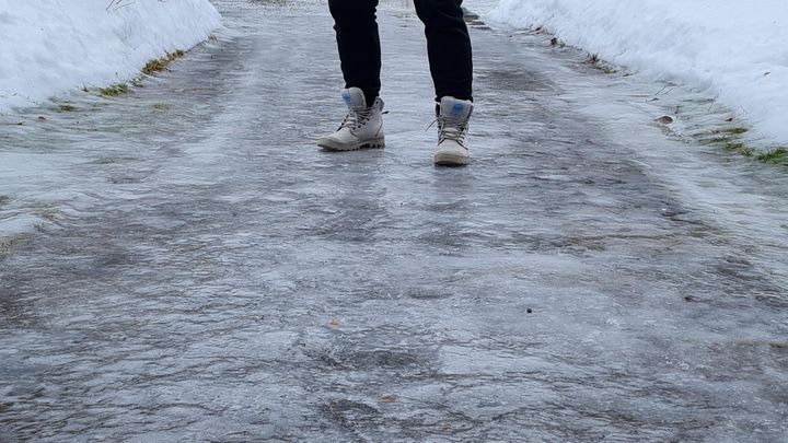 Liukkaat kelit ja Assin muutto koettelevat päivystystä – varovaisuudella ehkäistään ruuhkia