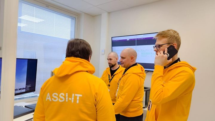 ICT-tukihenkilöt liikkuvat yksiköissä muuton aikana ja auttavat henkilöstöä arjen teknisissä kysymyksissä.